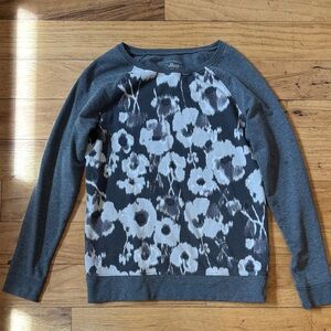 Bass Gray Floral-Print Raglan Sweatshirt